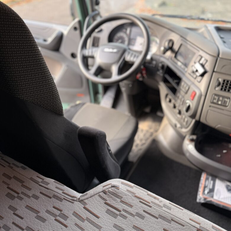 DAF  XF 460 8x2 Triple, Crane truck with Hiab crane 400 E-5 - Image 17