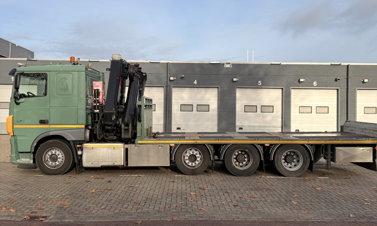DAF  XF 460 8x2 Triple, Crane truck with Hiab crane 400 E-5 - Image 4