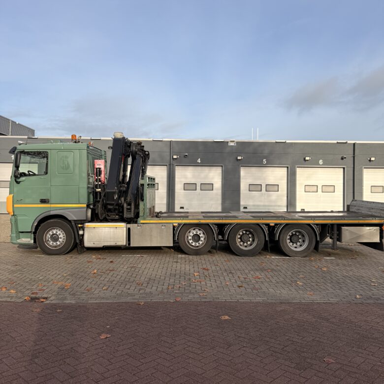 DAF  XF 460 8x2 Triple, Crane truck with Hiab crane 400 E-5 - Image 4