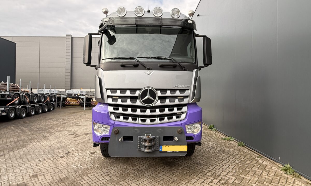 Mercedes Arocs 3352 180t 6x6 - Image 3