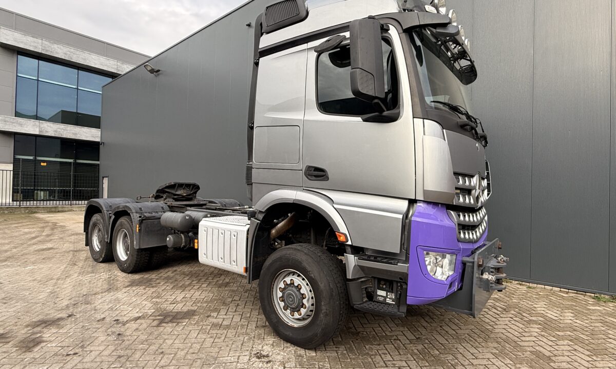 Mercedes Arocs 3352 180t 6x6 - Image 2