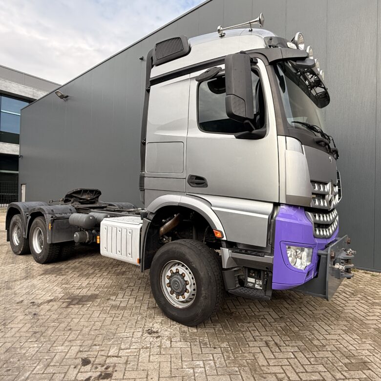 Mercedes Arocs 3352 180t 6x6 - Image 2