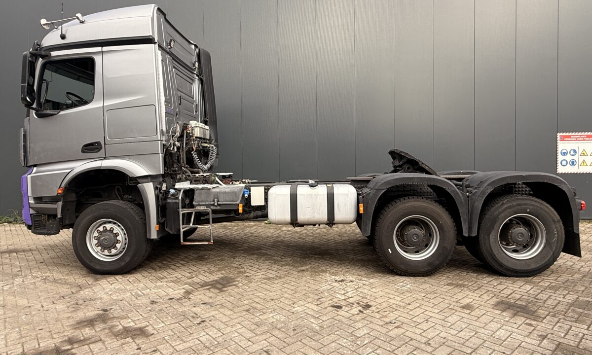 Mercedes Arocs 3352 180t 6x6 - Image 6