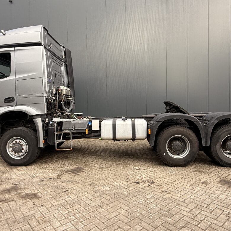 Mercedes Arocs 3352 180t 6x6 - Image 6