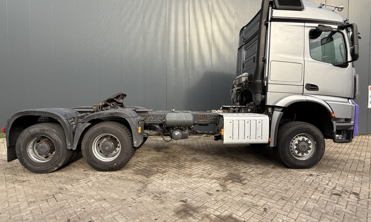 Mercedes Arocs 3352 180t 6x6 - Image 1
