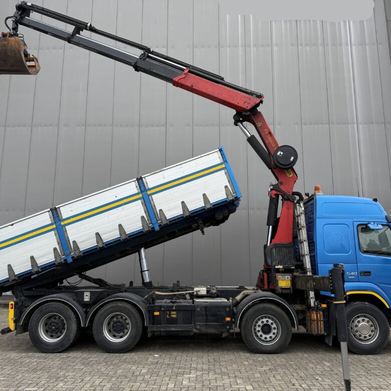 Volvo FMX540 8X4 3-side cable-system/tipper with Palfinger PK34000-SH E - Image 1