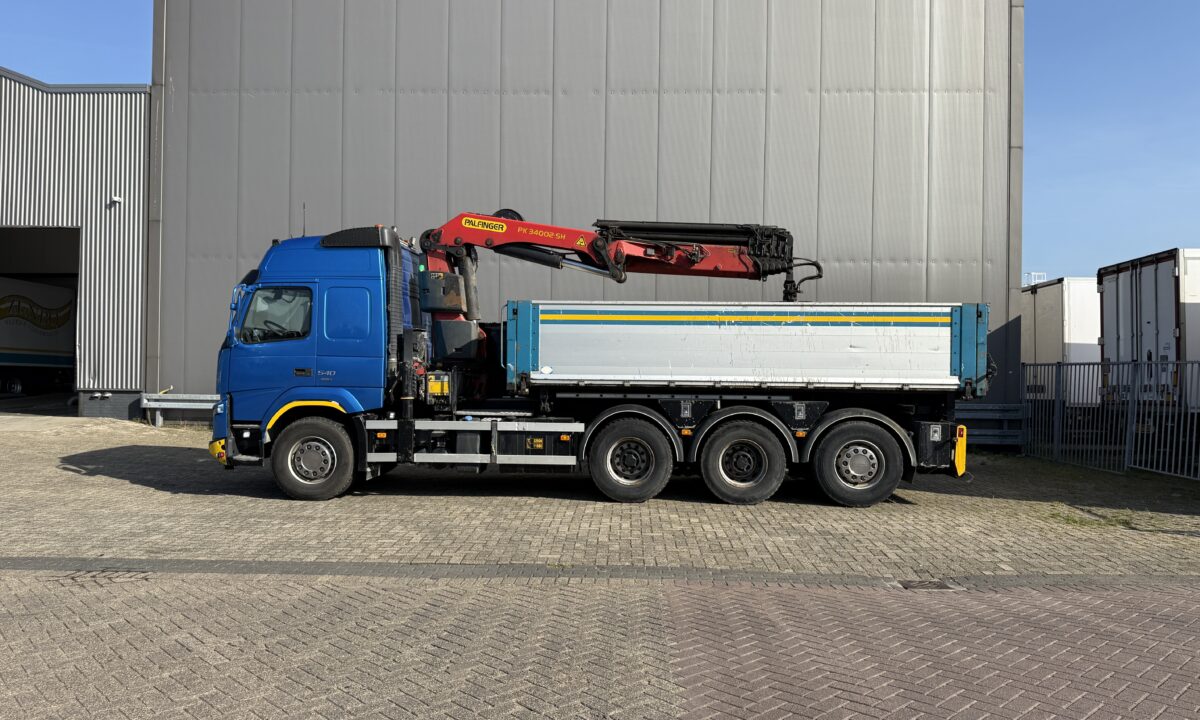 Volvo FMX540 8X4 3-side tipper with Palfinger PK34000-SH E - Image 2