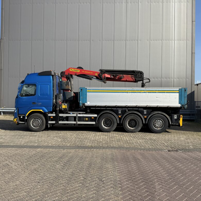 Volvo FMX540 8X4 3-side tipper with Palfinger PK34000-SH E - Image 2