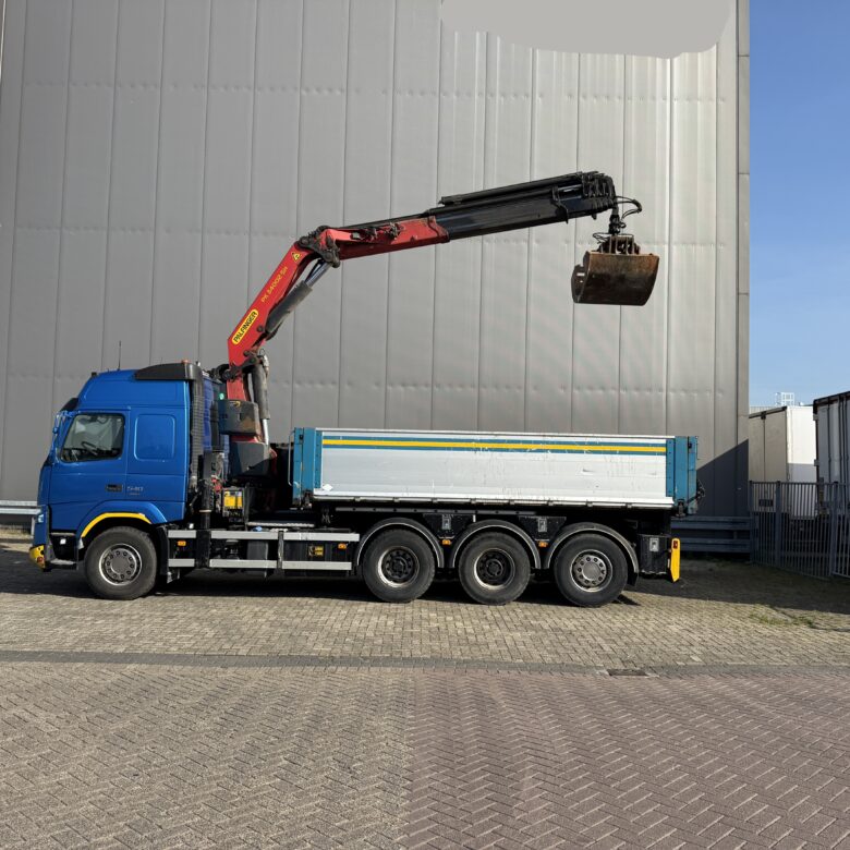 Volvo FMX540 8X4 3-side tipper with Palfinger PK34000-SH E - Image 10