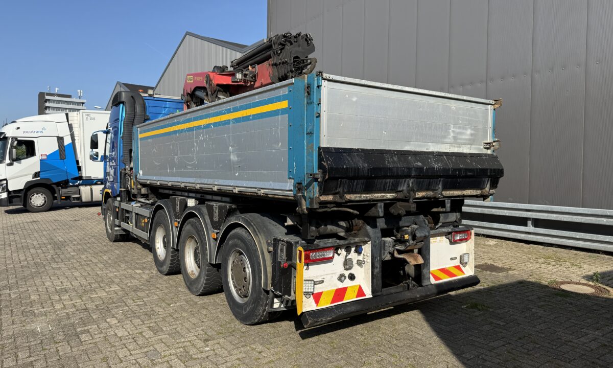 Volvo FMX540 8X4 3-side tipper with Palfinger PK34000-SH E - Image 12