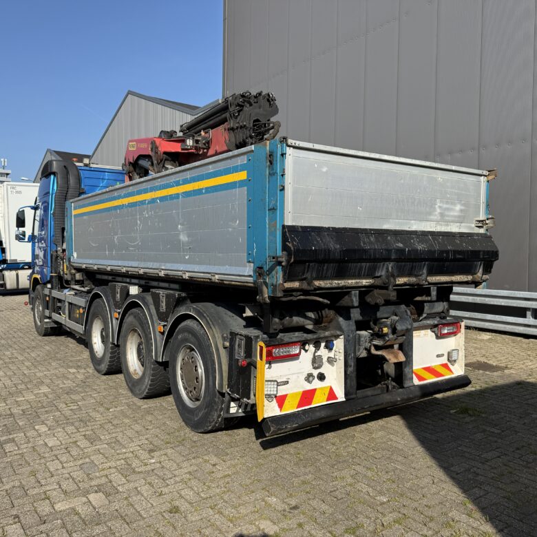 Volvo FMX540 8X4 3-side tipper with Palfinger PK34000-SH E - Image 12
