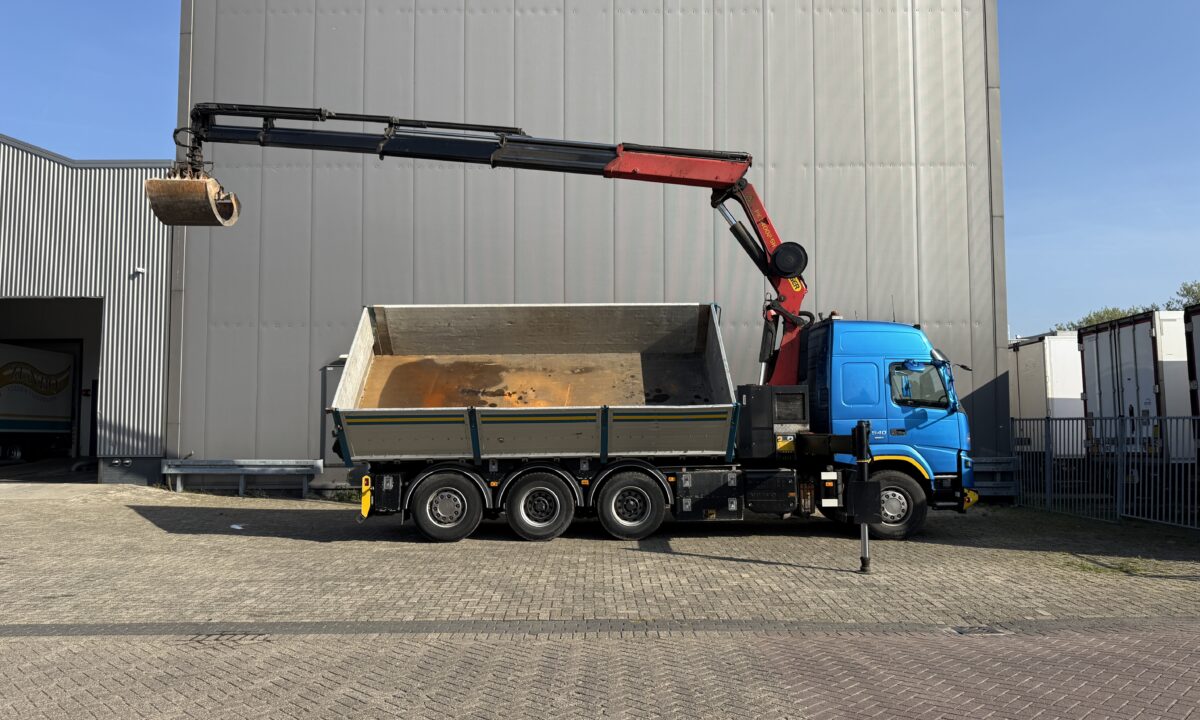 Volvo FMX540 8X4 3-side tipper with Palfinger PK34000-SH E - Image 5