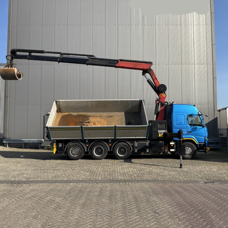Volvo FMX540 8X4 3-side tipper with Palfinger PK34000-SH E - Image 5