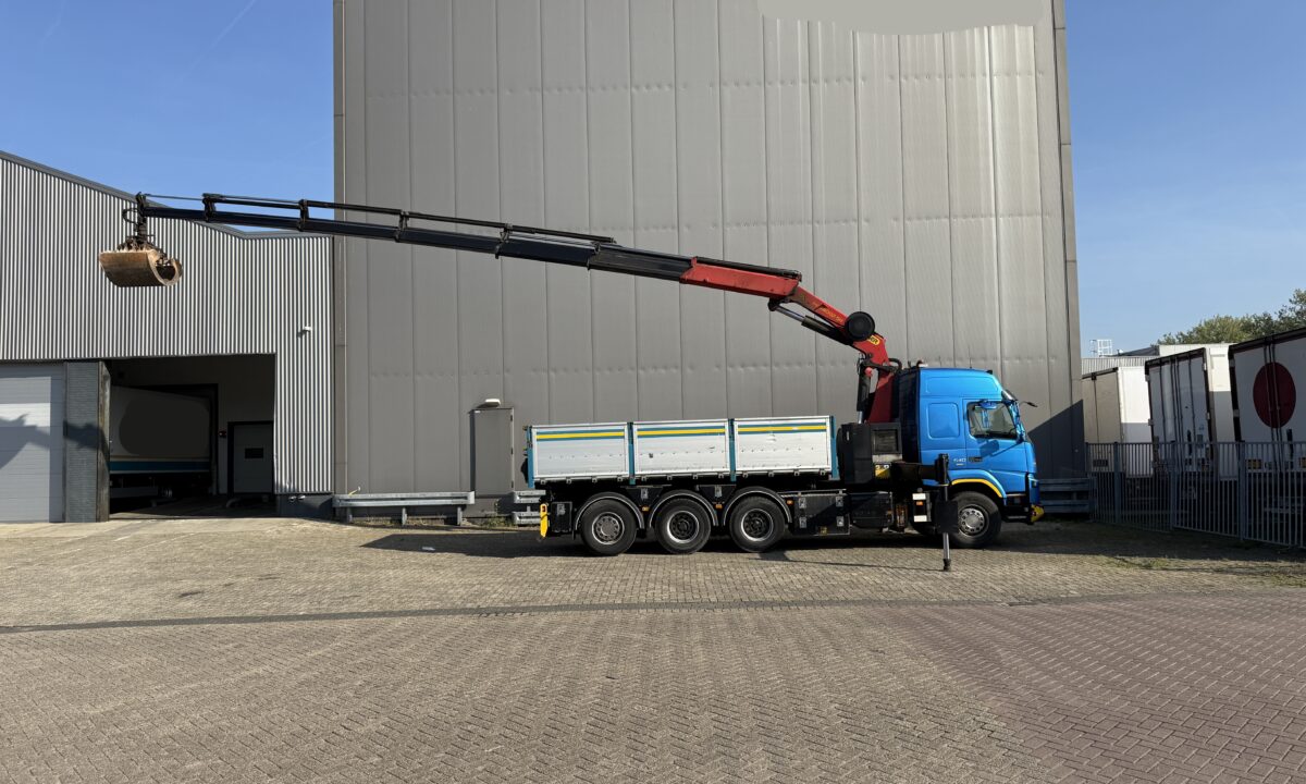 Volvo FMX540 8X4 3-side tipper with Palfinger PK34000-SH E - Image 4