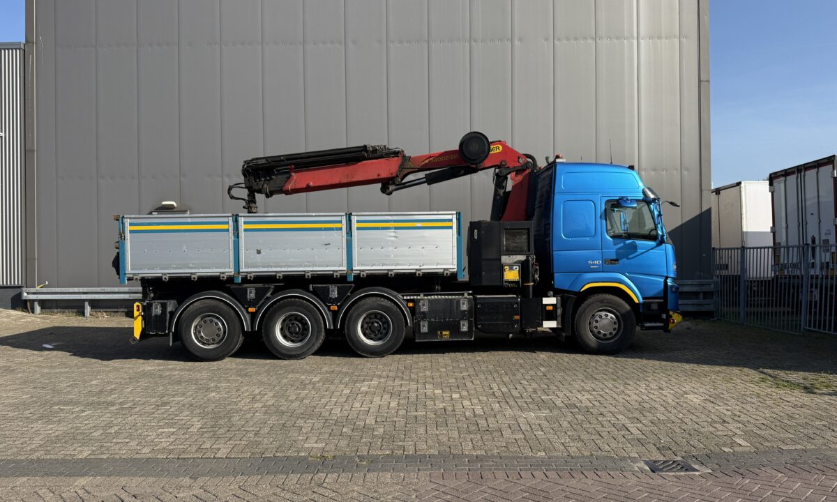 Volvo FMX540 8X4 3-side tipper with Palfinger PK34000-SH E - Image 3