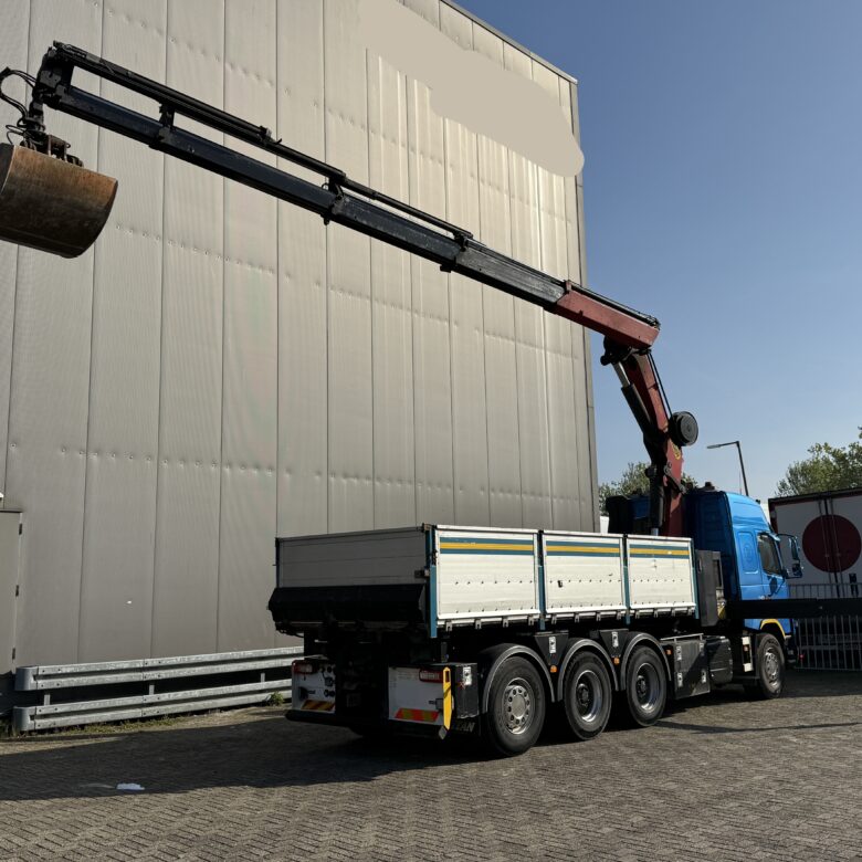 Volvo FMX540 8X4 3-side tipper with Palfinger PK34000-SH E - Image 6