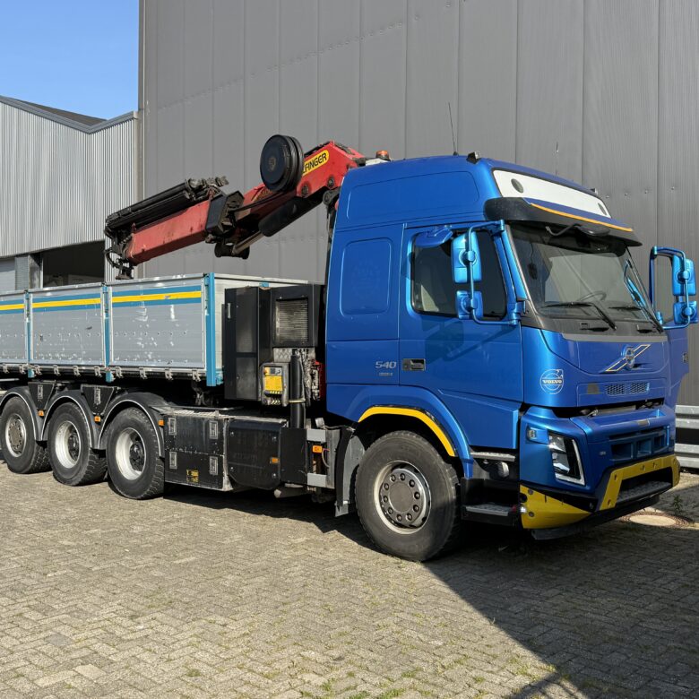 Volvo FMX540 8X4 3-side tipper with Palfinger PK34000-SH E - Image 7