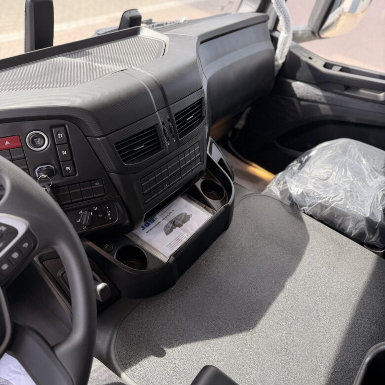 Iveco New and Unused Iveco T-Way 470 - 6x6 - Euro 3 - Image 8