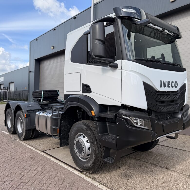 Iveco New and Unused Iveco T-Way 470 - 6x6 - Euro 3 - Image 4