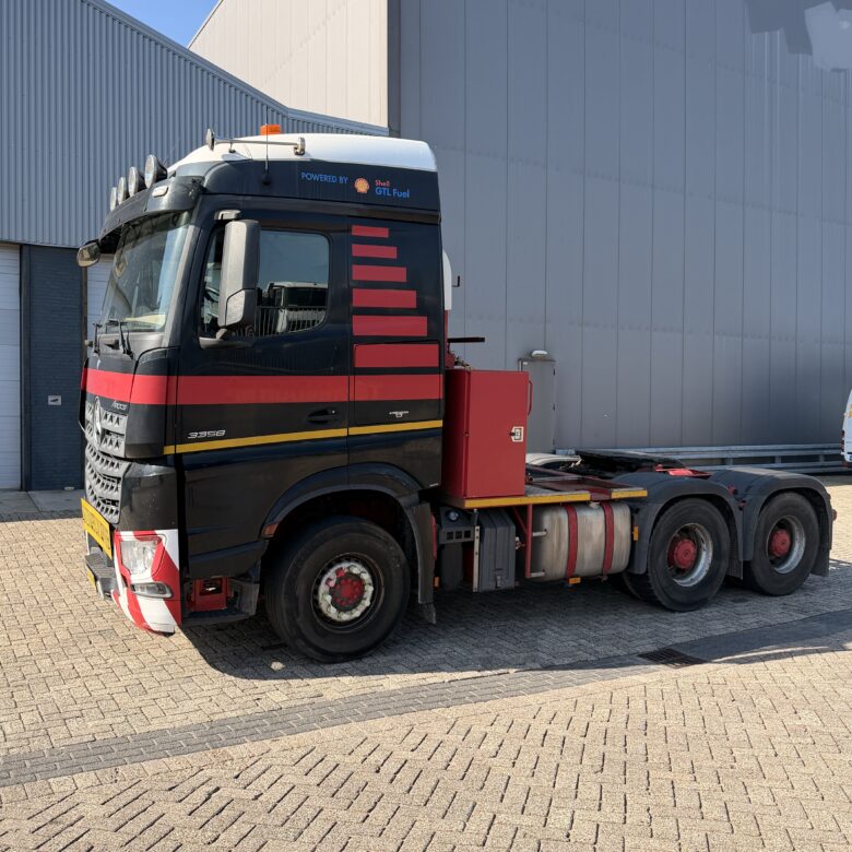 Mercedes Arocs 3358 S 6x4 - 180t - Image 2
