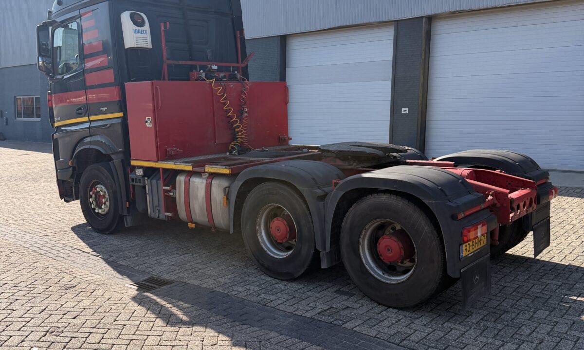 Mercedes Arocs 3358 S 6x4 - 180t - Image 3