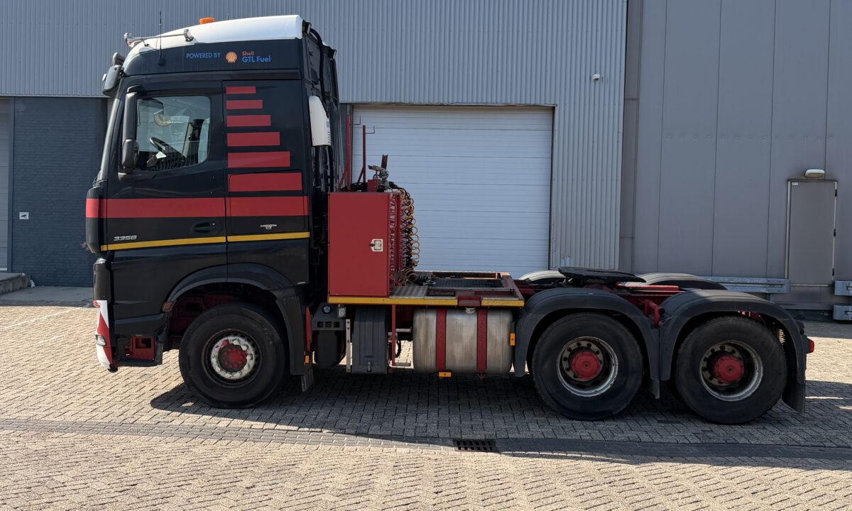 Mercedes Arocs 3358 S 6x4 - 180t - Image 1