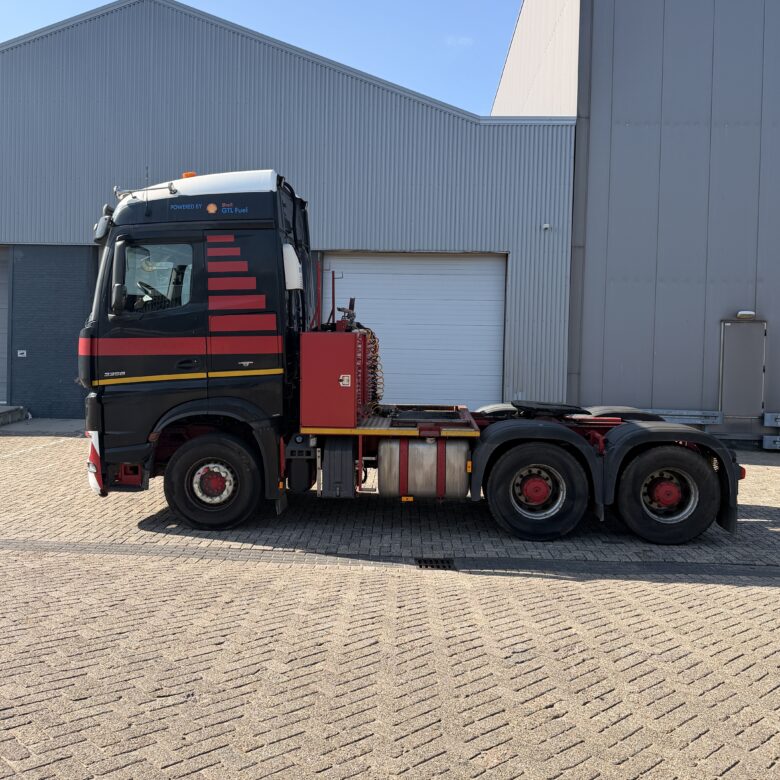 Mercedes Arocs 3358 S 6x4 - 180t - Image 1