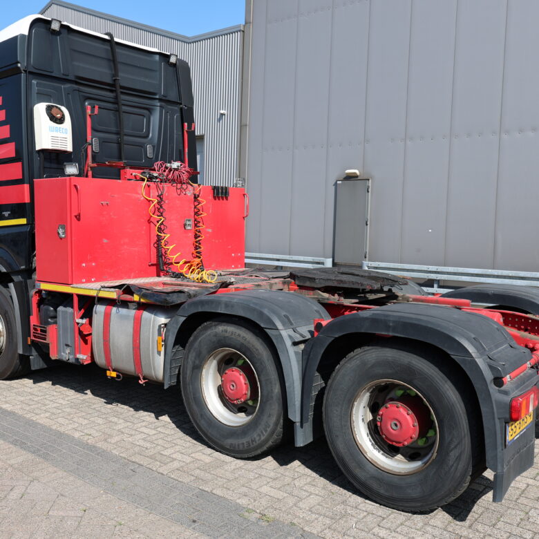Mercedes Arocs 3358 S 6x4 - 180t Heavy transport - Image 2