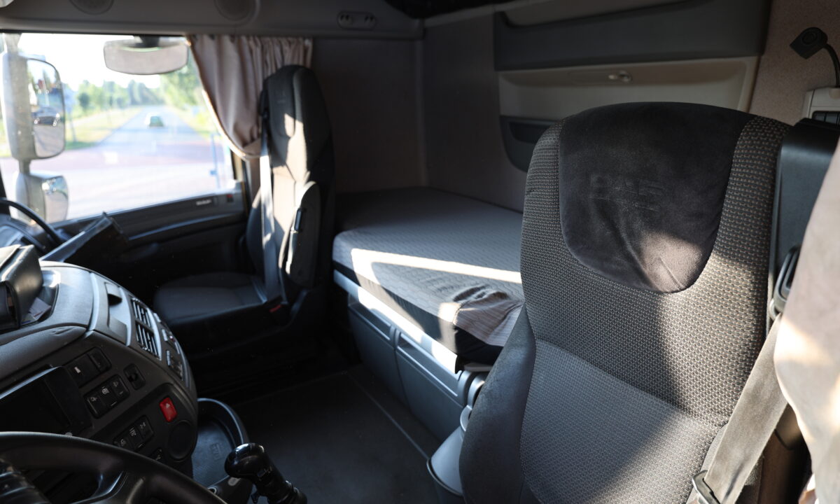DAF  XF460, 6x2. Manual Gearbox - Image 9