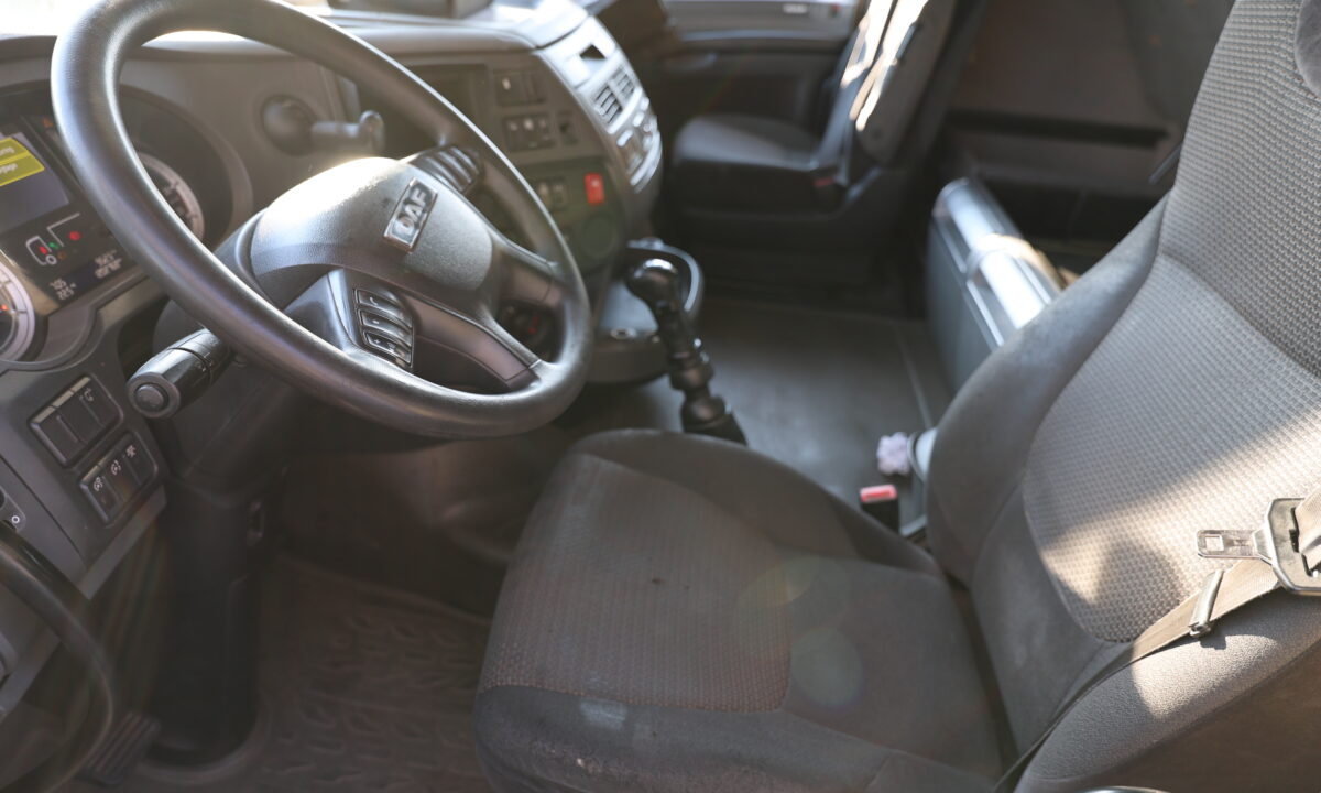 DAF  XF460, 6x2. Manual Gearbox - Image 8