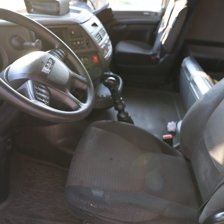 DAF  XF460, 6x2. Manual Gearbox - Image 8