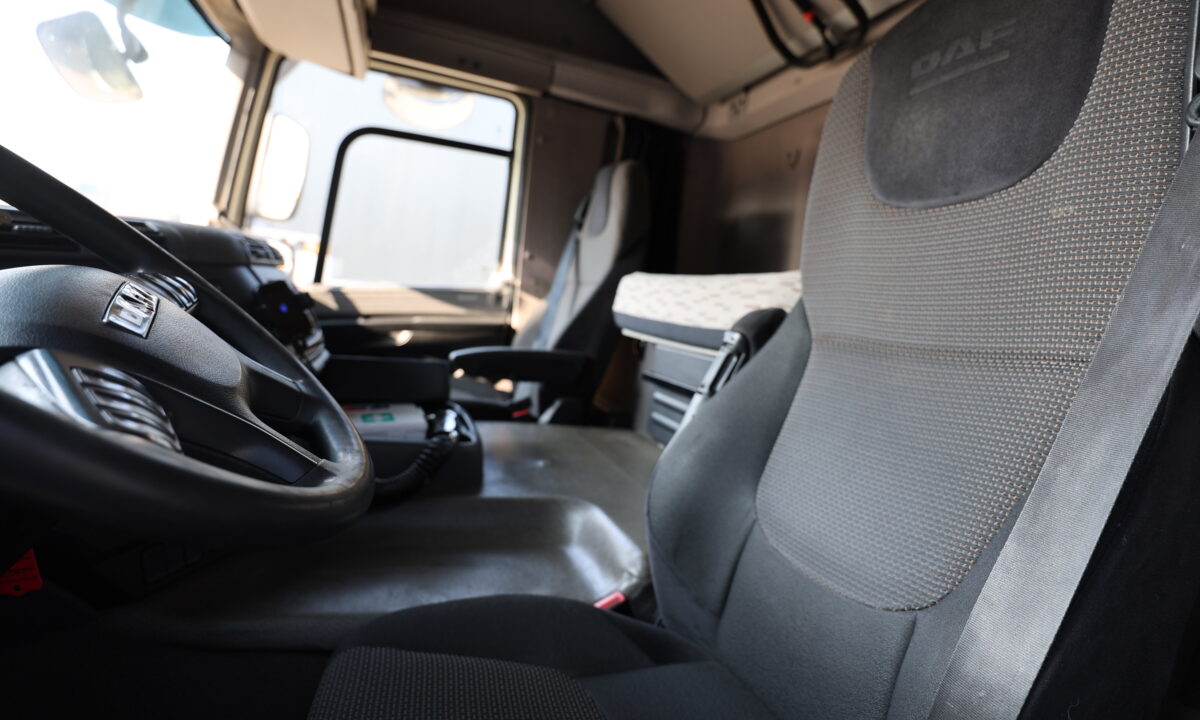 DAF  CF400 6x2 SpaceCab - Image 9