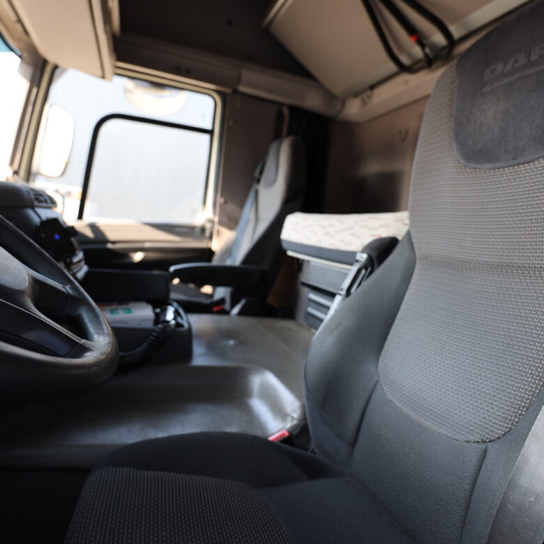 DAF  CF400 6x2 SpaceCab - Image 9