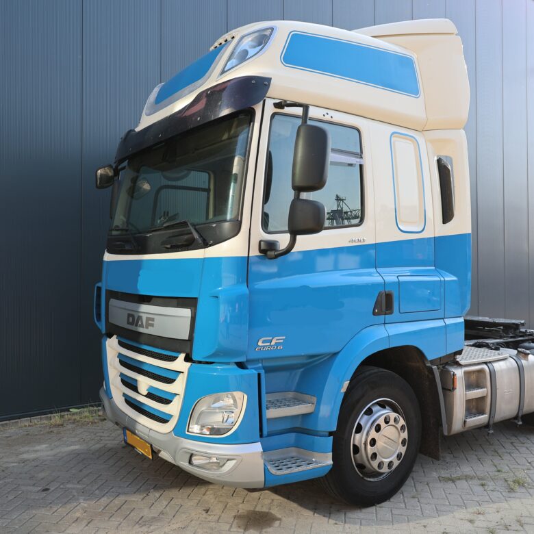 DAF  CF400 6x2 SpaceCab - Image 2